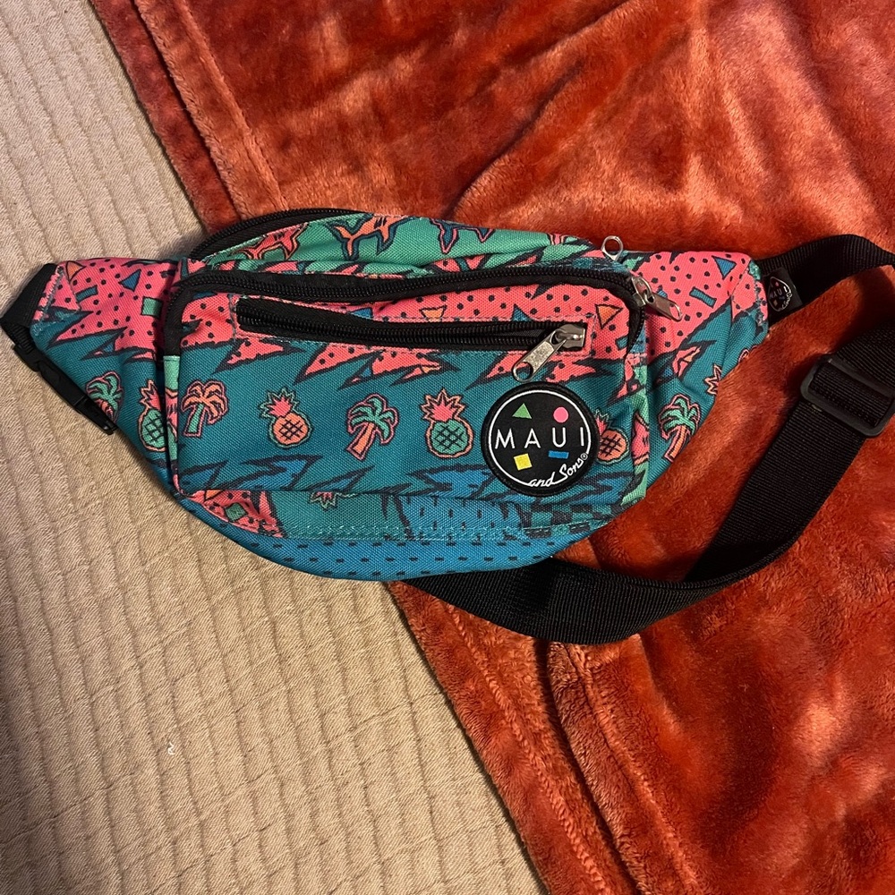 Maui and sons Fanny pack